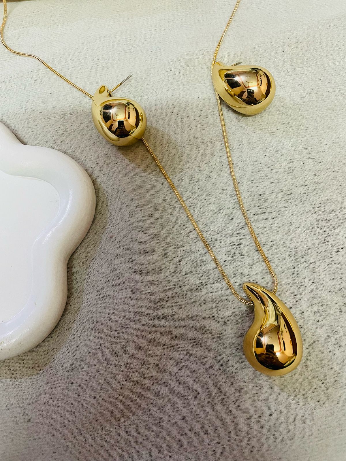 C-shaped Set