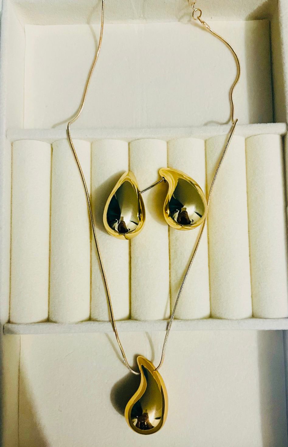C-shaped Set