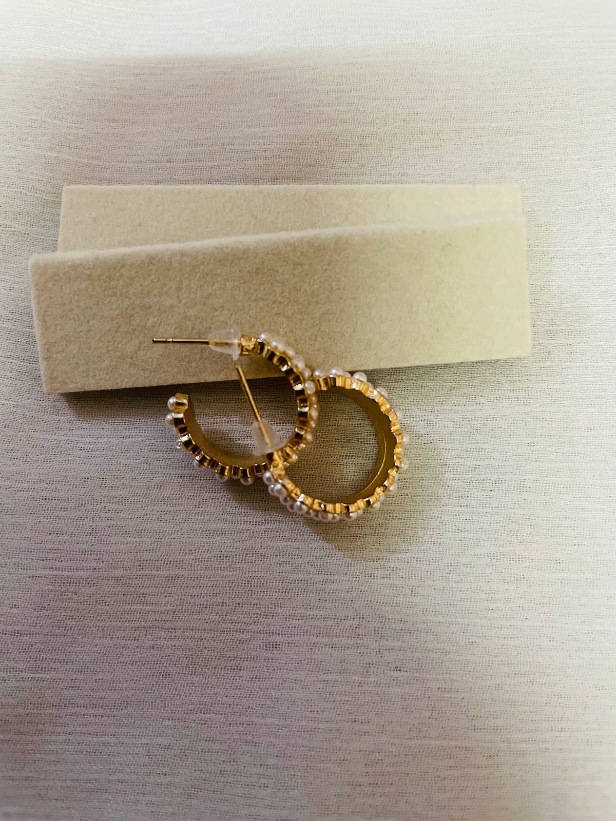 Pearl-hoops